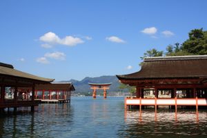 이쓰쿠시마 신사와 토리이(하쓰카이치)