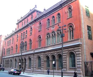 조셉 파프의 퍼블릭 시어터가 브로드웨이로 가져온 55개의 작품 중 하나인 코러스 라인