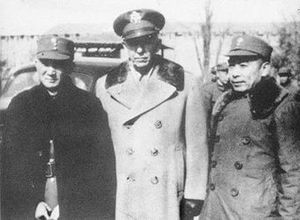 1946년 중국에서 장제스, 주은래와 함께 있는 조지 마셜