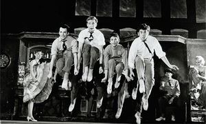 번스타인은 1957년 웨스트 사이드 스토리의 브로드웨이 초연으로 명성을 얻었다