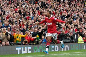 2010년 10월 16일, 웨스트 브롬위치 알비온과의 경기에서 득점을 기념하는 나니. 경기는 2-2 무승부로 끝났다.