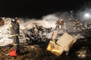 사고 다음 날 밤의 비행기 잔해