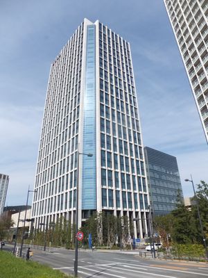 라쿠텐 크림슨 하우스