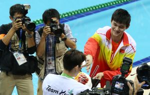 2014년 아시안 게임에서 박태환의 생일을 축하하기 위해 쑨양이 맞춤형 생일 케이크를 선물했다