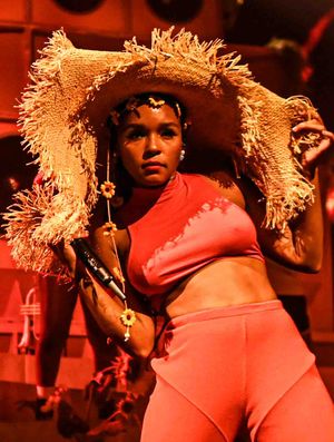 2023년 '쾌락의 시대' 투어 중 공연하는 저넬 모네