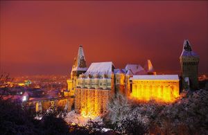 코르빈 성, 후네도아라(헝가리어: Vajdahunyad, 독일어: Eisenmarkt)