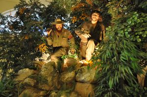 쿠바혁명박물관에 전시된 시에라마에스트라에서 매복하는 시엔푸에고스(왼쪽)와 게바라(오른쪽)의 모습