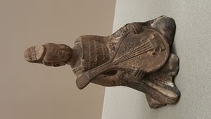 수나라 비파 연주자상