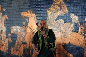 샤나메의 이란 나칼(나레이터) 발리올라 토라비