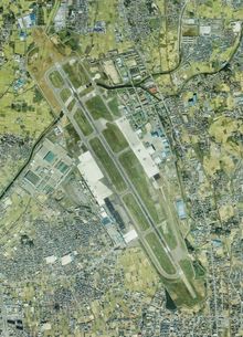 나고야 공항 부근의 항공 사진(1987년 촬영). 국토교통성 국토지리원 지도·항공사진 열람 서비스의 항공 사진을 기반으로 작성