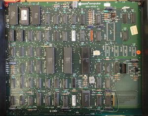 리사 I/O 보드. 맥킨토시 XL UV-EPROM이 설치되어 있다.