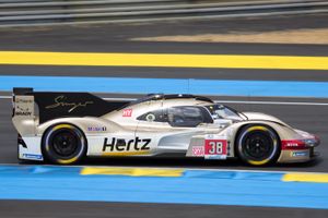 2024 르망 24시에서 버튼, 한슨, 라스무센이 운전한 38번 포르쉐 963