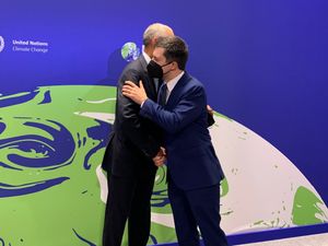 2021년 11월 9일 글래스고에서 열린 COP26 기후 정상회담에서 부티지지와 버락 오바마