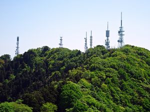 야히코산의 송신탑들