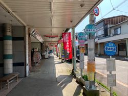 「마키혼초도오리」버스 정류장(현도 374호선변)