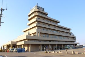 사도 기선}}(Sado Kisen) 나오에쓰(Naoetsu) 터미널