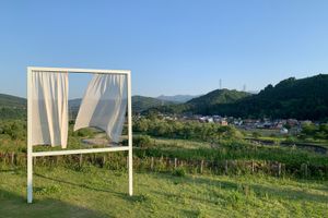 대지의 예술제 영구 작품 「많은 잃어버린 창을 위해」