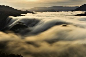 시오리토게의 폭포구름