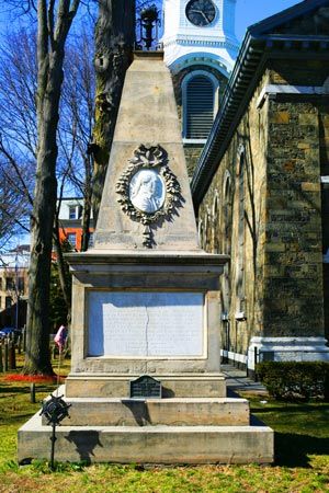 뉴욕주 킹스턴에 있는 조지 클린턴의 묘비