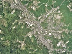 구 야마다 지역 중심부 주변 항공 사진.2009년 5월 11일 촬영. 국토교통성 국토지리원 [https://mapps.gsi.go.jp/ 지도·항공사진 열람 서비스]의 항공 사진을 기반으로 작성.