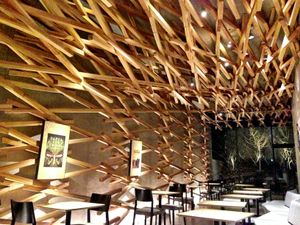 겐고 쿠마(隈研吾)가 디자인한 스타벅스 커피숍