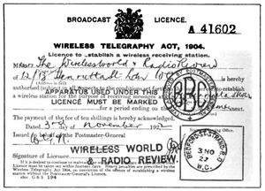 1922년 BBC 수신기 면허증. 영국 정부는 청취자들이 방송국 운영 자금을 마련하기 위해 매년 면허를 구매하도록 요구했다.