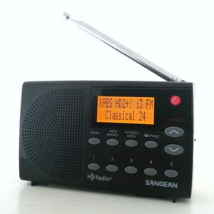 샌지안 HDR-14 휴대용 수신기로 샌디에이고의 KPBS-FM HD-2 채널, "Classical 24"를 재생하는 모습