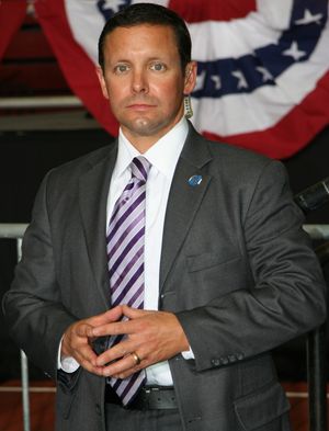 오바마 대통령 경호 임무 중 정장을 입은 비밀경호국 요원