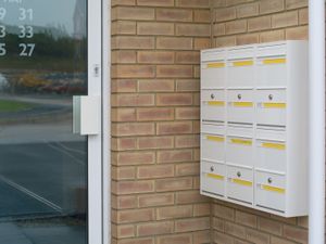 영국에 있는 벽걸이식 우편함들