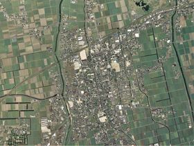 시청이 있는 구 간자키정 중심부 주변의 항공사진. 2008년 5월 3일 촬영.