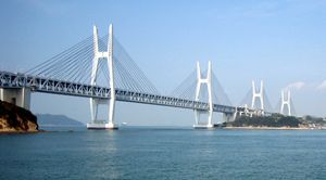 히쓰이시지마 대교(멀리)와 이와쿠로지마 대교(가까이)