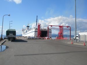 하코다테항 북부두・세이칸 페리 전용 정박지와 페리 '3호 하야부사'