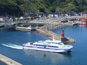 도비시마(飛島)를 출항하는 정기 여객선 「토비시마(とびしま)」
