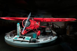 아멜리아 이어하트가 두 개의 세계 기록을 경신할 때 조종했던 붉은색 록히드 베가 5b