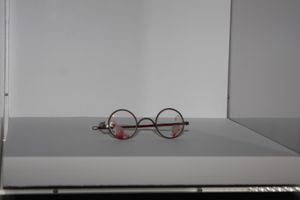 전쟁은 끝났다! (당신이 원한다면). 시드니, 시드니 현대미술관, 2013.