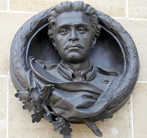 파리 불가리아 대사관에 있는 바실 레프스키의 부조