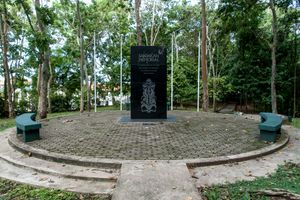 산다간 기념 공원은 현재 산다간 포로 수용소(포로 수용소) 옛터에 자리 잡고 있다.