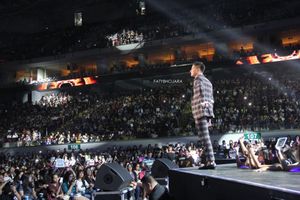 2015년 모스트 원티드(Most Wanted) 콘서트에서 공연하는 다니엘 파딜라