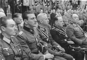 오토 스코르체니(왼쪽에서 두 번째), 1943년 10월 3일