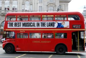 2007년 런던의 루트마스터 버스에 게재된 빌리 엘리어트 광고