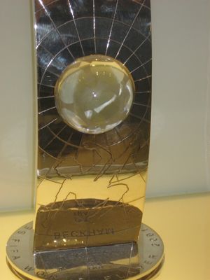 베컴의 2001 FIFA 올해의 선수 준우승 트로피