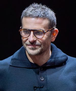 브래들리 쿠퍼(왼쪽), 에드 헬름스(가운데), 잭 갤리퍼내키스(오른쪽)