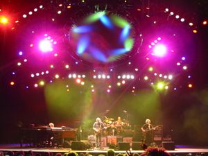 피시(Phish)는 잼 밴드의 한 예이다.