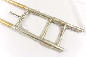 Conn 70H 베이스 트롬본의 슬라이드 내부 조정