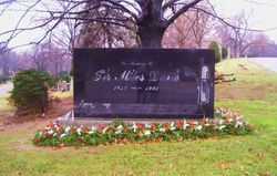 뉴욕 브롱크스에 있는 마일스 데이비스의 묘