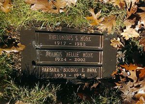 뉴욕주 웨스트체스터의 펀클리프 묘지에 있는 셀로니어스 몽크, 그의 딸과 아내.