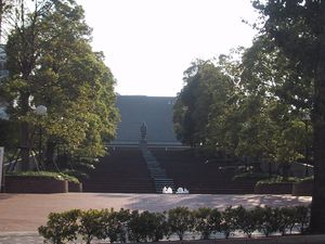 백산캠퍼스 호스이노모리와 이노우에 엔료상(2대)