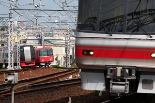 많은 열차가 오가는 비와지마 분기점