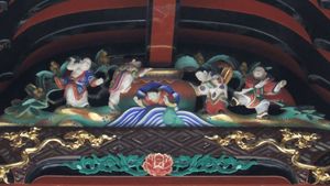 경기도구마가야시·관희원 본전 까마귀집 지붕 아래의 「사마온공의 병깨기」 조각