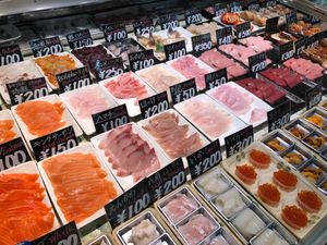 홋카이도에서 판매되는 다양한 사시미